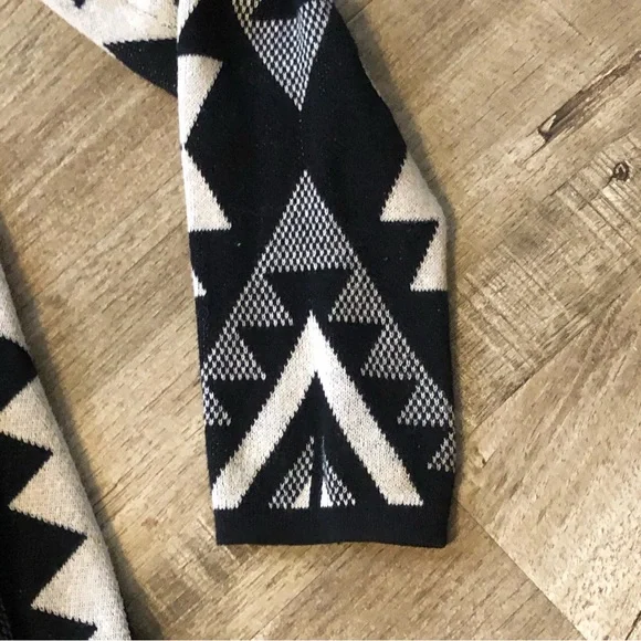 Audrey black and tan Aztec print waterfall cardigan with fringe large - Picture 4 of 7